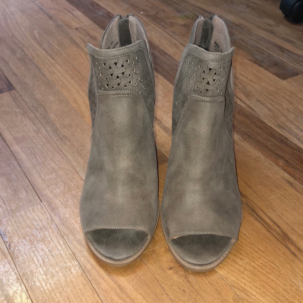 Open toed booties